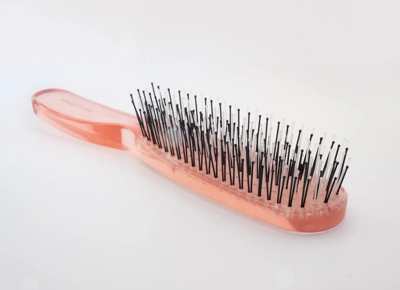 Voici comment nettoyer sa brosse à cheveux