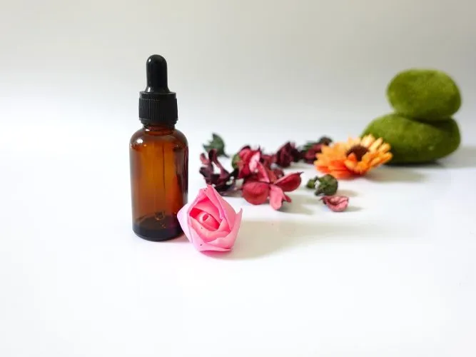 Que faire avec l’huile essentielle de ravintsara?