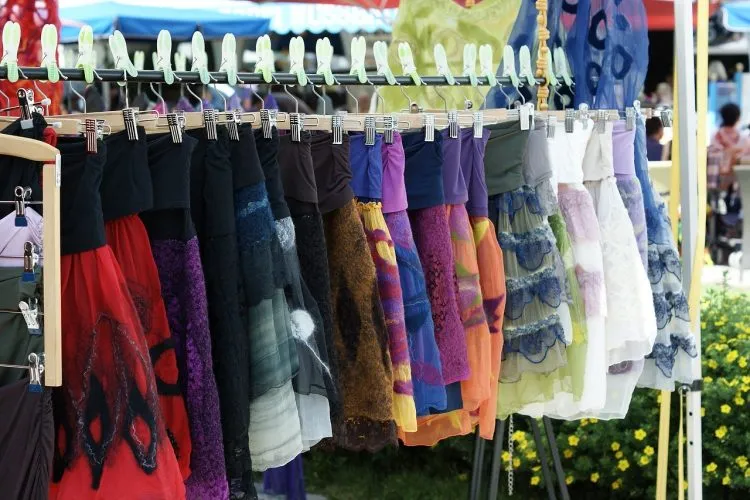 La jupe longue: l’incontournable du dressing féminin