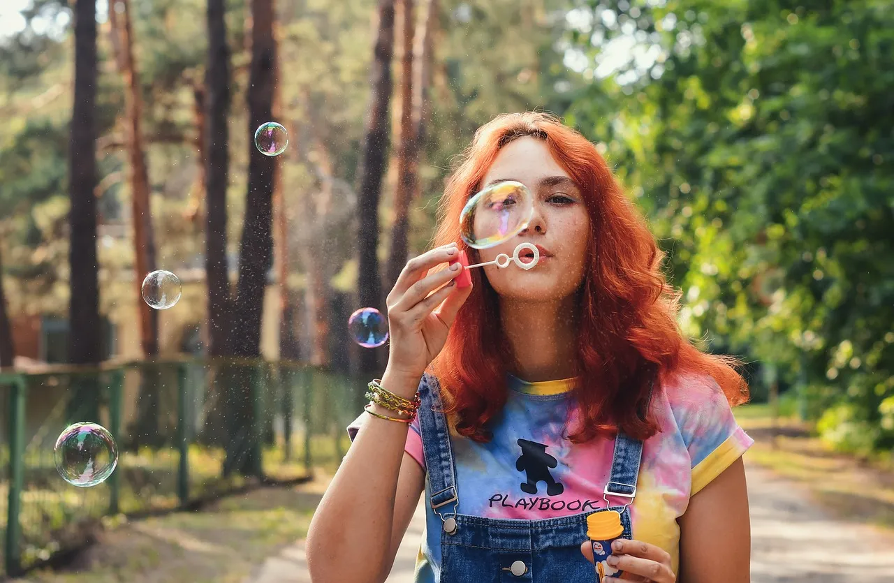 Emma Myers : une icône féminine moderne à découvrir