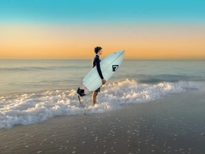 Dénicher la bonne planche de surf grâce à nos conseils
