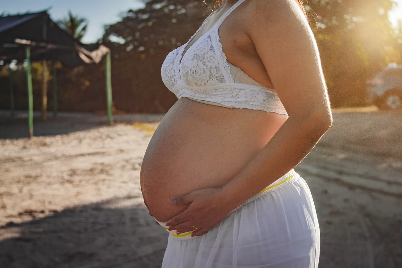 Pertes blanches pendant la grossesse : que faut-il savoir ?