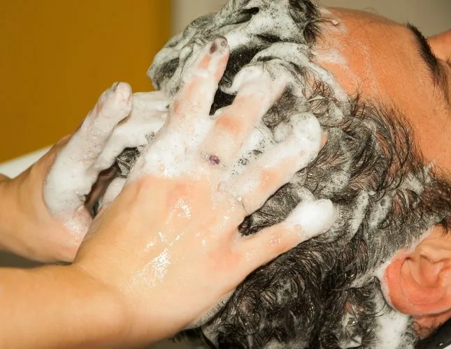 Pourquoi utiliser un shampoing clarifiant pour ses cheveux ?