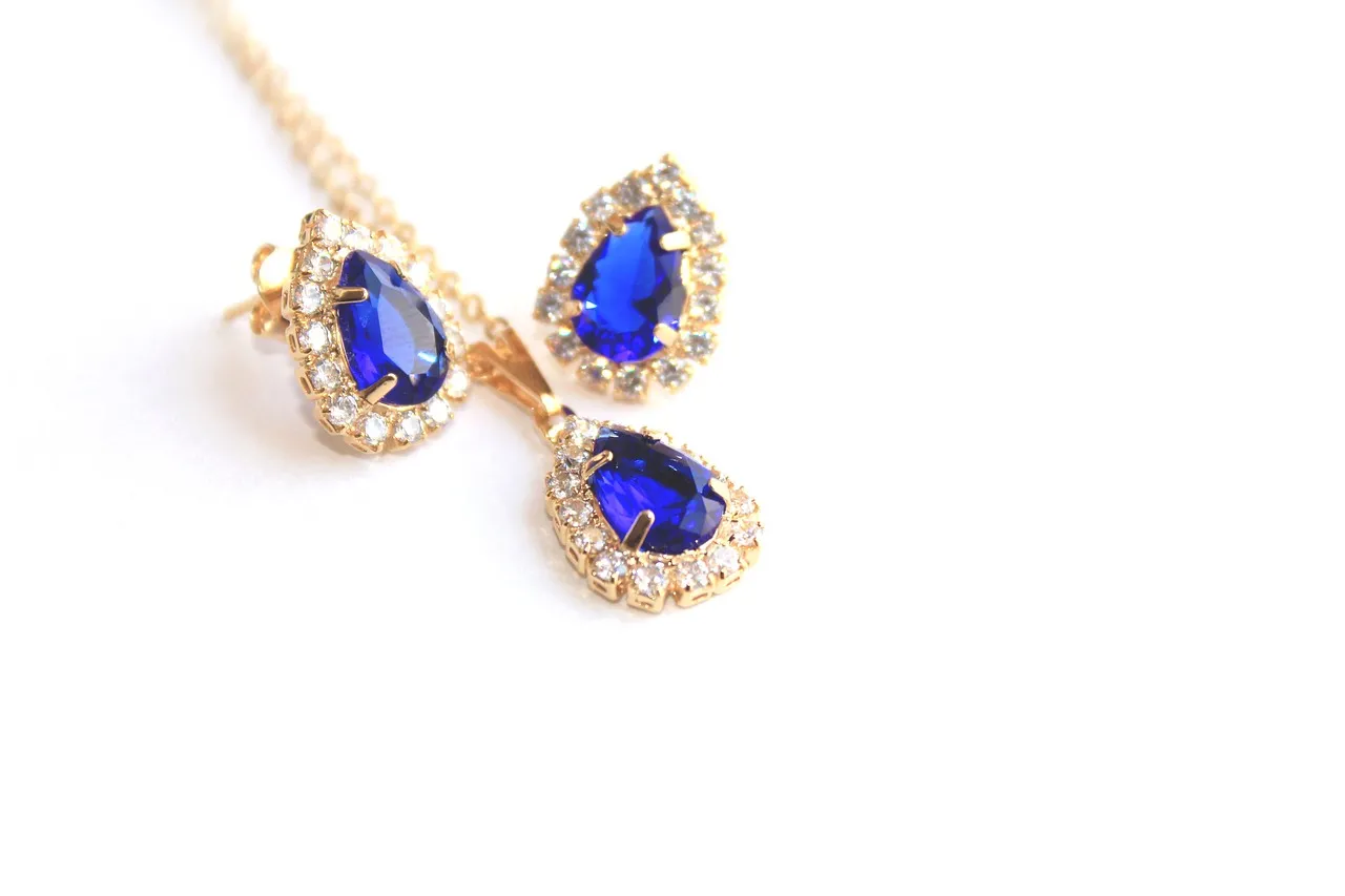 Quelles astuces pour reconnaître les bijoux en or ?