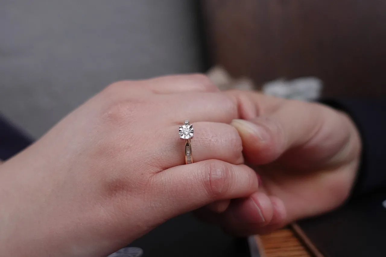 Quelques astuces pour trouver votre la bague de fiançailles idéale