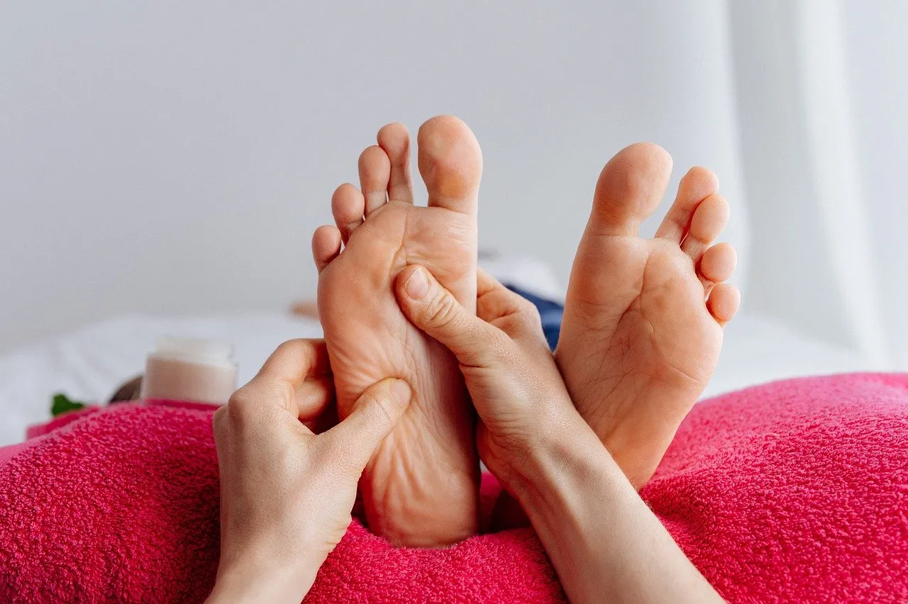 Tutos femmes : Techniques efficaces pour enlever la corne aux pieds.