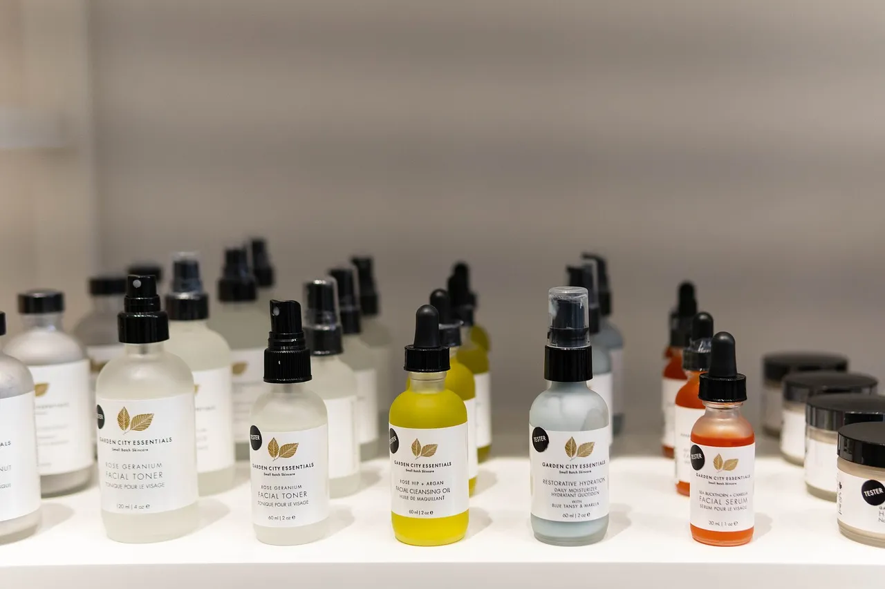 Acide hyaluronique vs Acide salicylique : lequel devez-vous utiliser ?