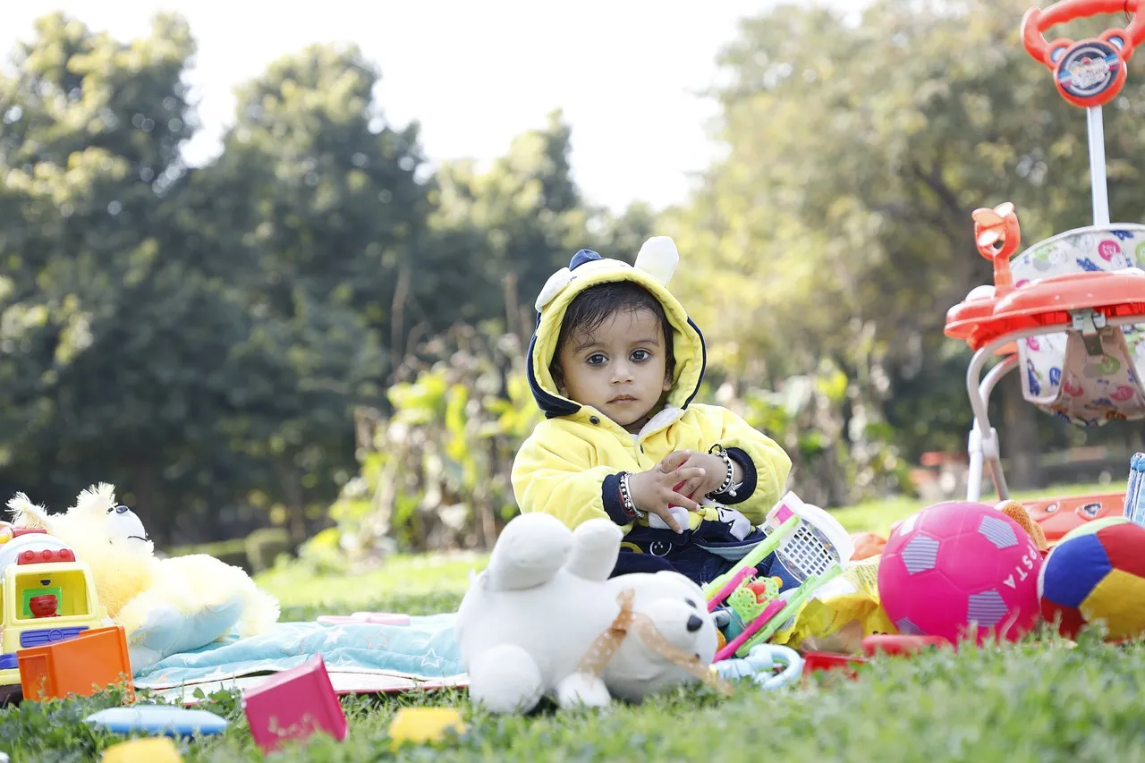 Stratégies efficaces pour favoriser l’éveil des sens chez le jeune enfant