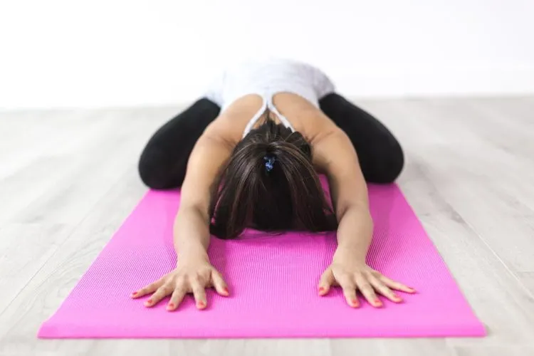 Quels exercices physiques faciles à faire avant de se coucher pour bien dormir ?