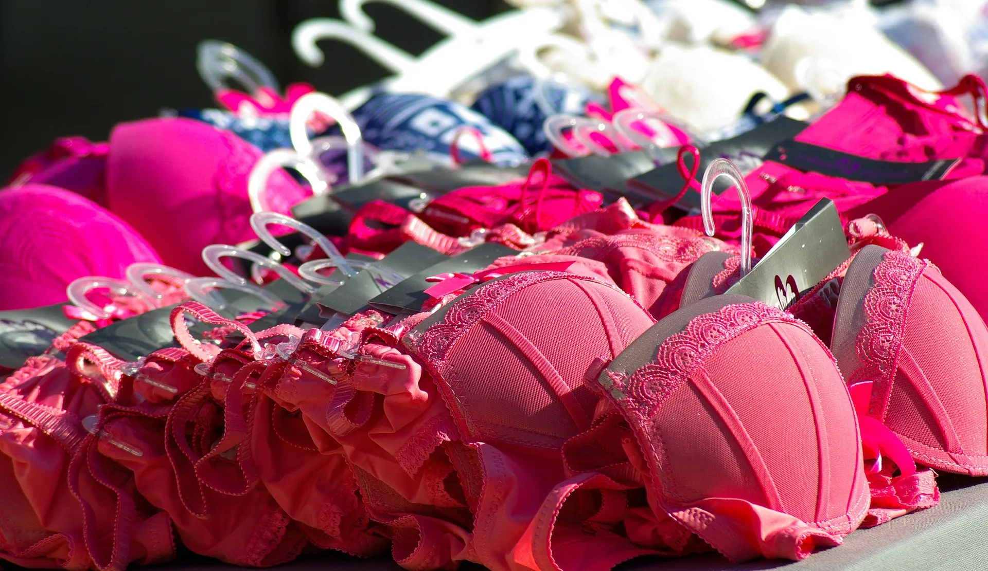 Ajoutez du piquant à votre garde-robe : 4 articles de lingerie sexy à avoir absolument
