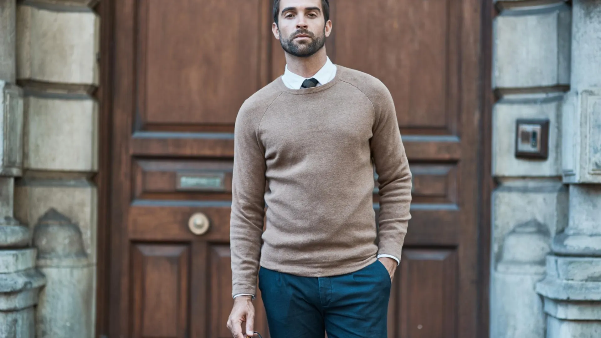 Comment associer chemises et pulls pour un style masculin impeccable cet automne/hiver