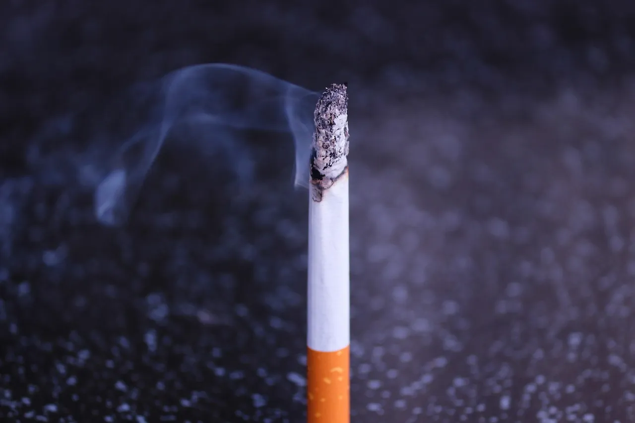 Addiction à la cigarette : pourquoi le traitement laser séduit de plus en plus de femmes ?
