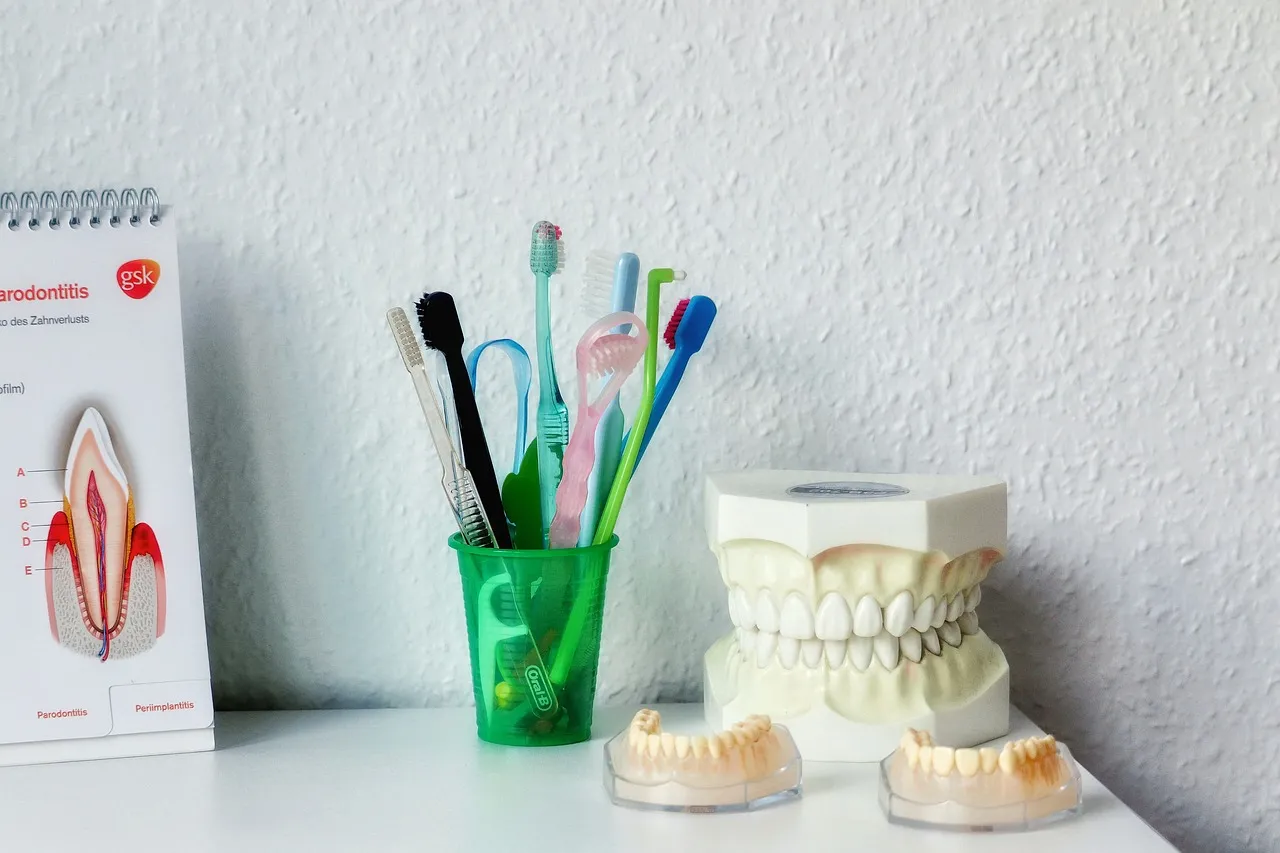 Beauté dentaire : comprendre l’effet de l’opération des dents de sagesse sur le visage d’une femme