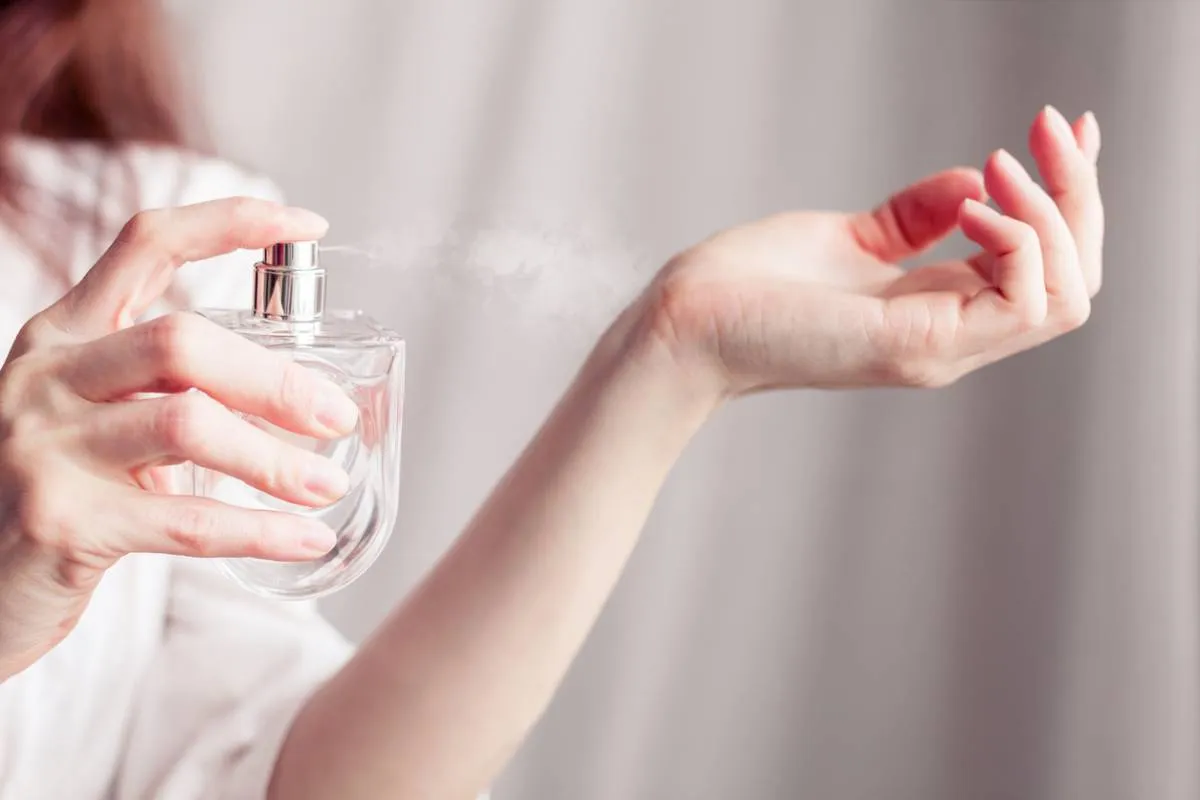 Du doute à la certitude : trouver son parfum signature par l’échantillon