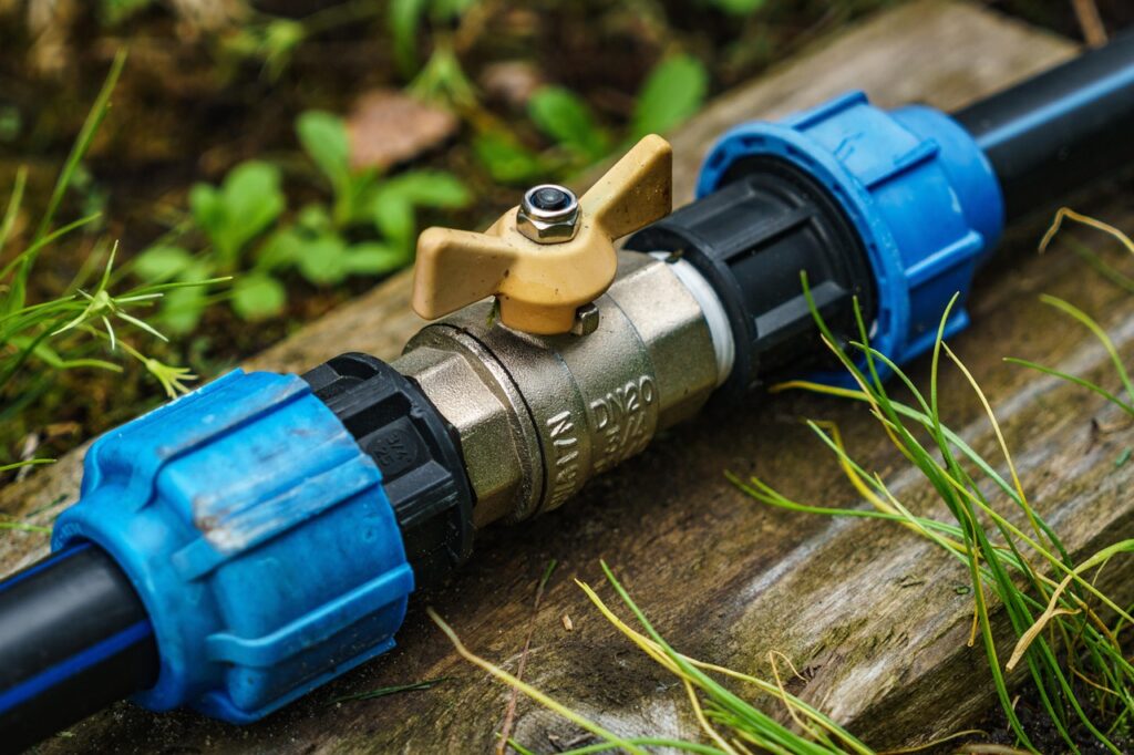Comment les déchets alimentaires impactent-ils mes canalisations ? Pourquoi l’hydrocurage est une solution ?
