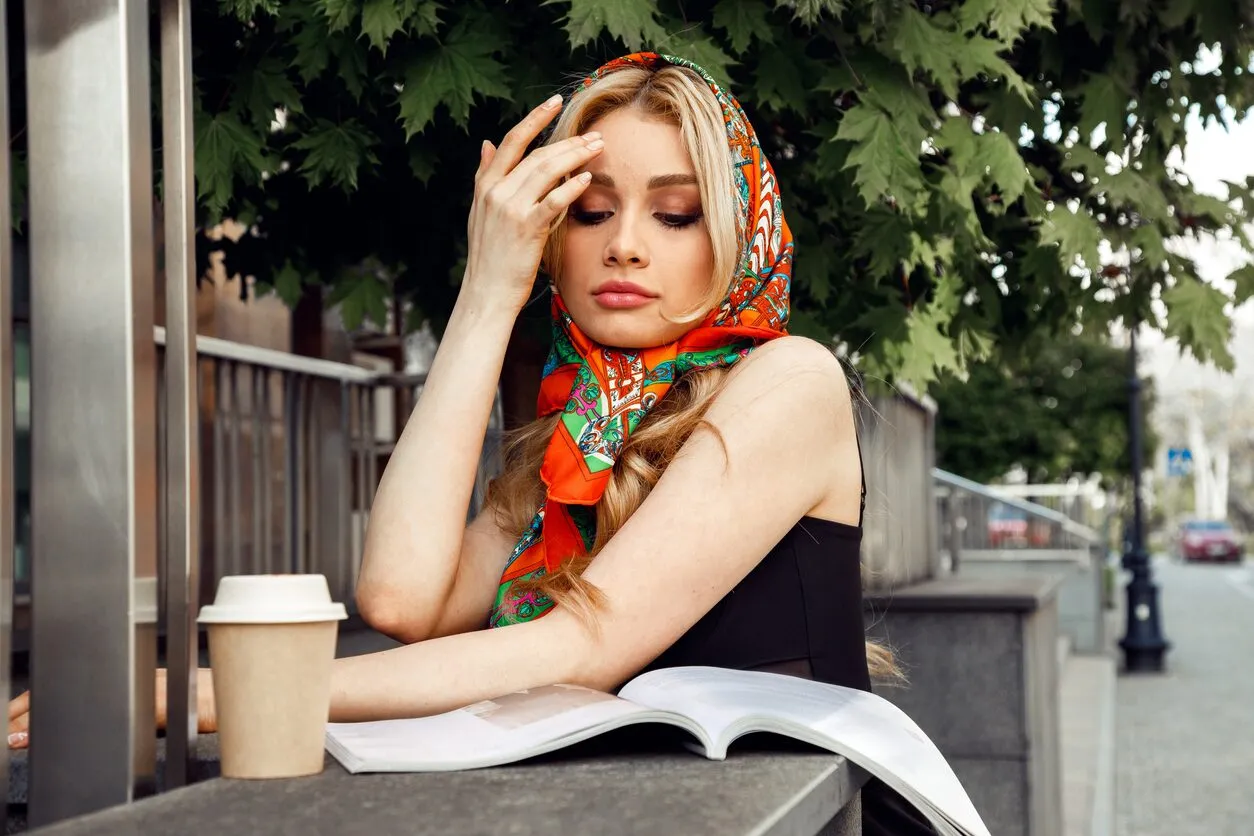 5 façons de porter le foulard en soie