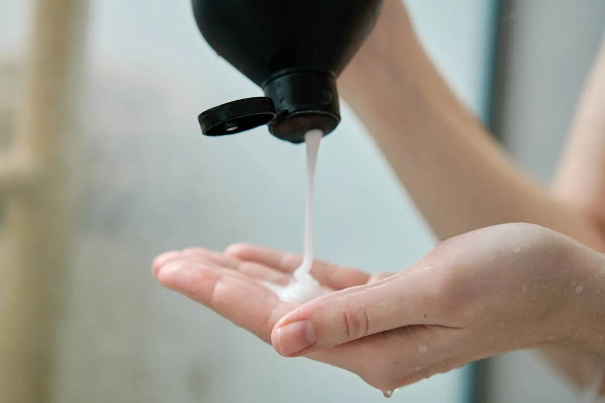 Dermite séborrhéique : les bienfaits des shampoings dermatologiques
