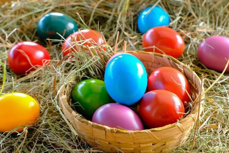 Le séchage naturel des œufs de Pâques