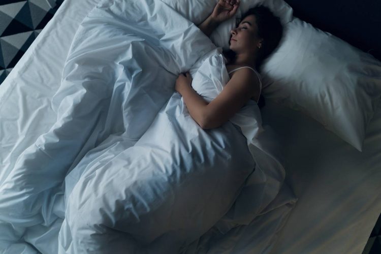 La couette légère, pour des nuits hivernales moins froides 