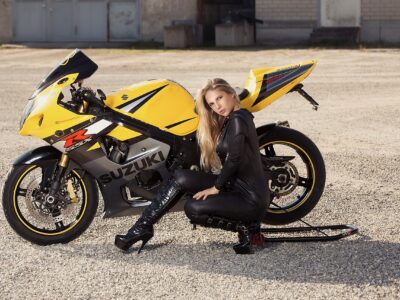 Femmes_et_moto_:_combien_coûte_réellement_un_permis_moto_?